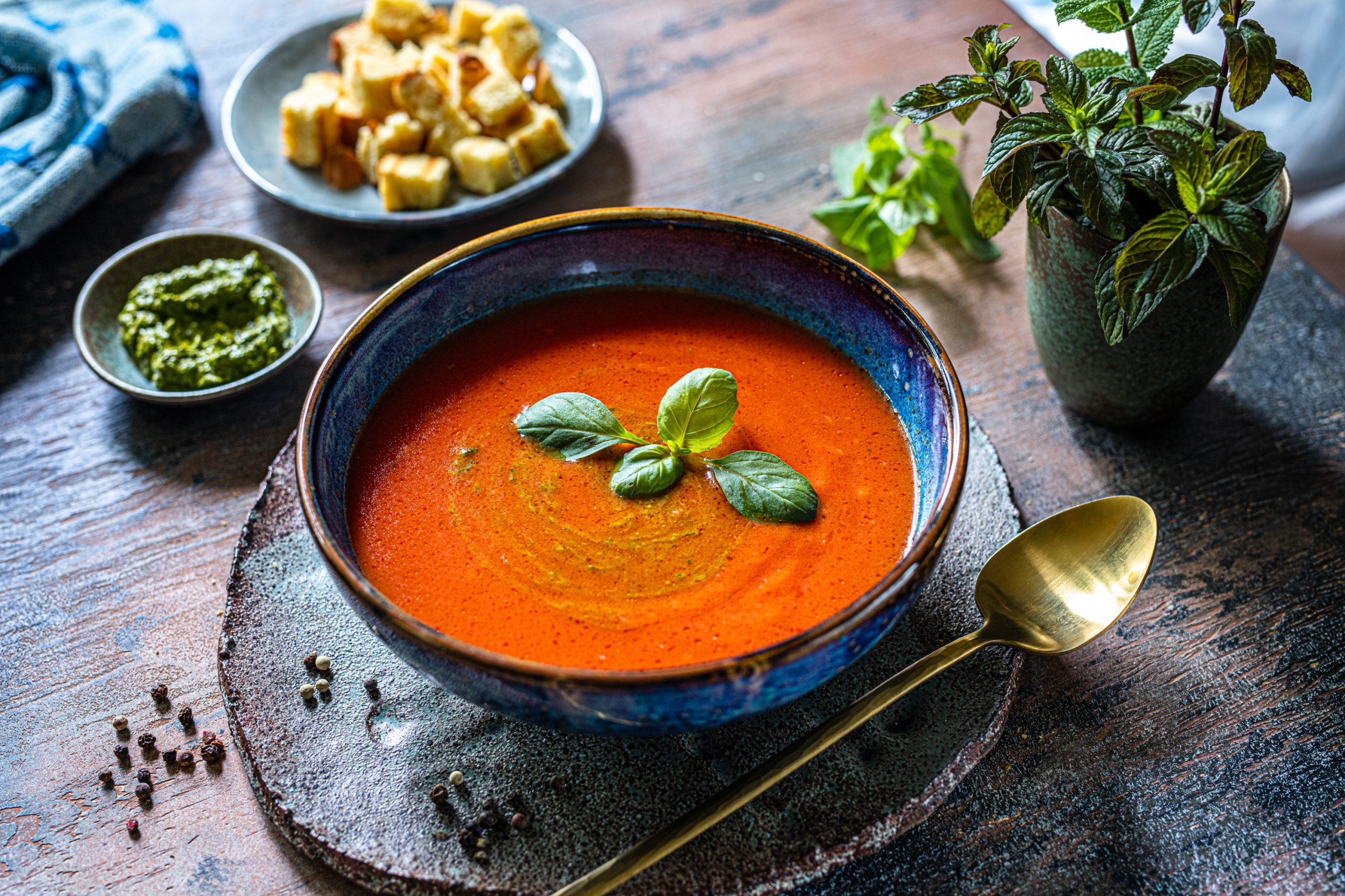 Krem juha od pečenih rajčica i bosiljka