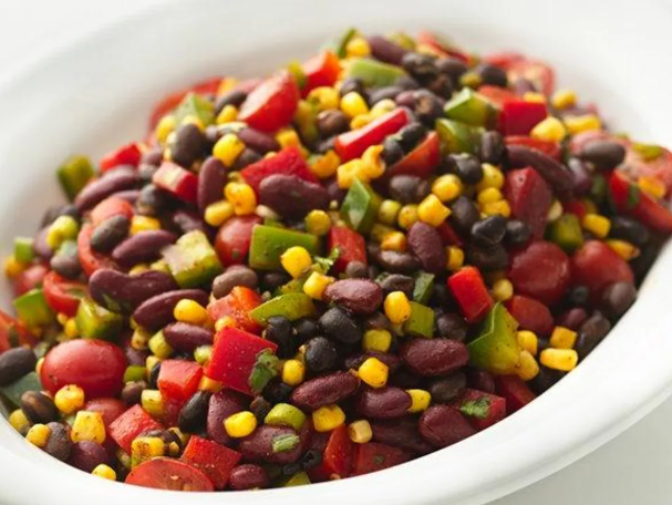 Meksička salata s kukuruzom i grahom